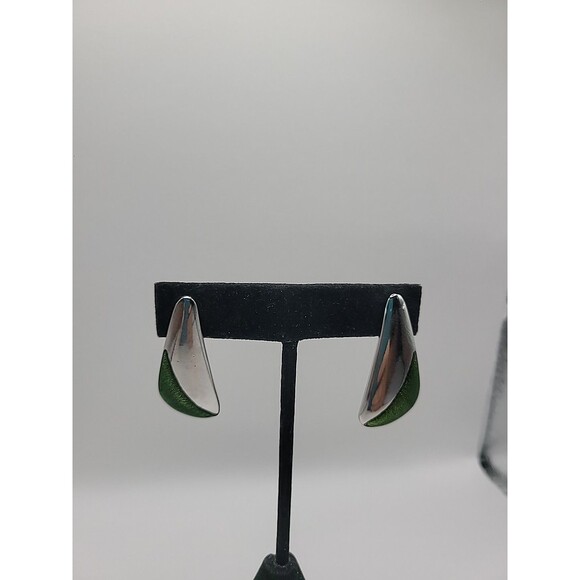 Vintage Earrings Pierced Post Stud Silver Tone Green Sparkles Asymmetrical - Picture 1 of 11